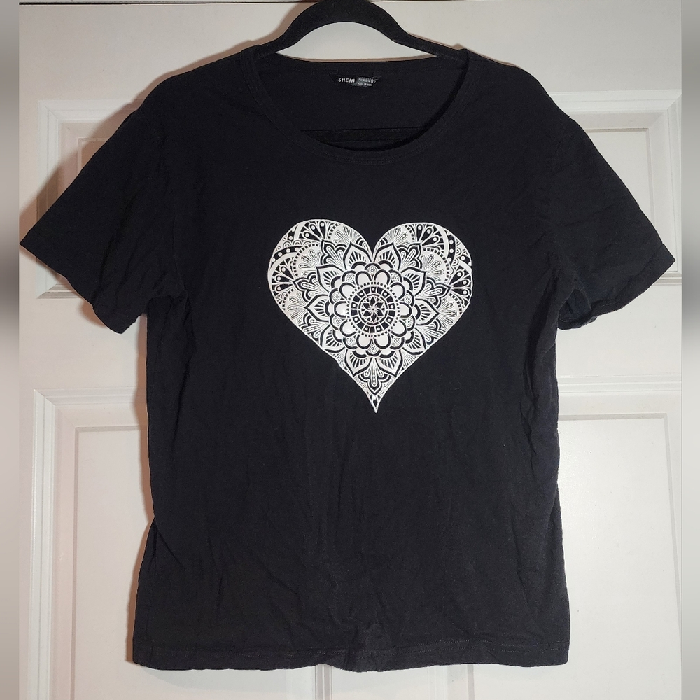 Shein Black And White Heart Graphic Tee XL